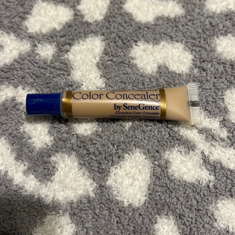 Color Correcting Concealer in Light